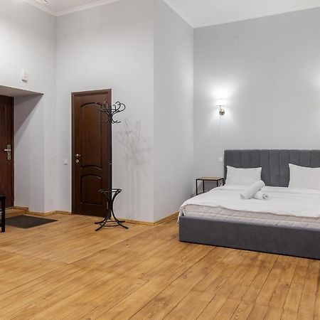 Apartment On Stavropihiiska Street 3 ลวีฟ ภายนอก รูปภาพ