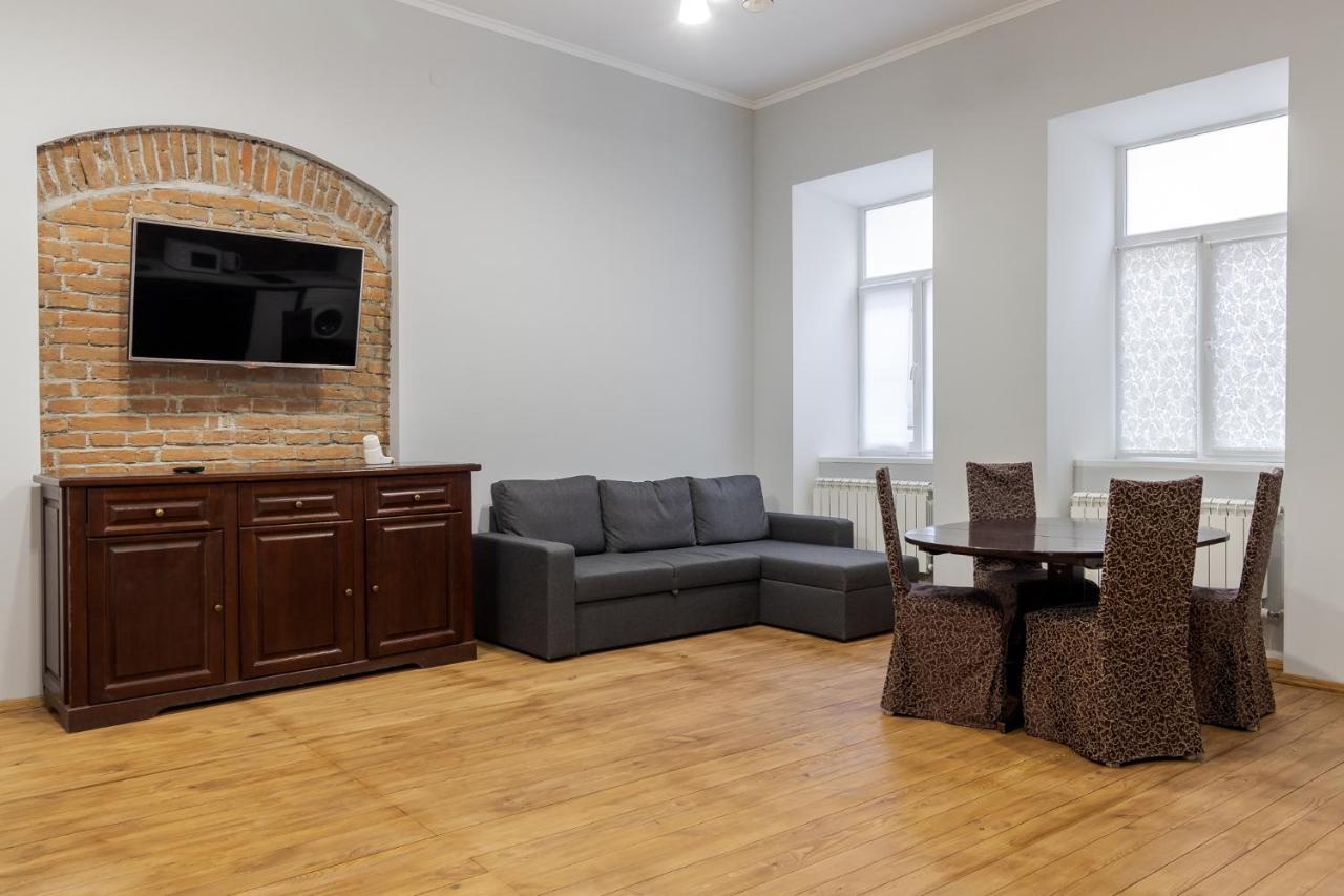 Apartment On Stavropihiiska Street 3 ลวีฟ ภายนอก รูปภาพ