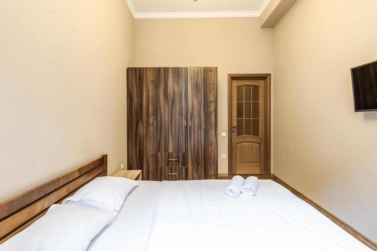 Apartment On Stavropihiiska Street 3 ลวีฟ ภายนอก รูปภาพ